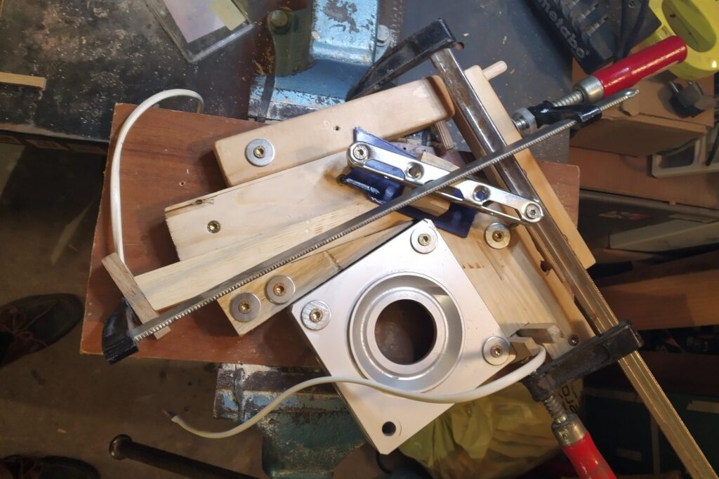 Eoncrafts bedside lamp additional 'bridge' clamp to press on the joint