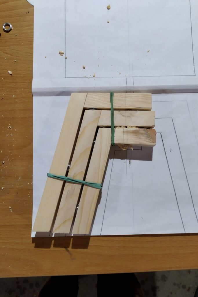 Eoncrafts bedside lamp positioning the legs