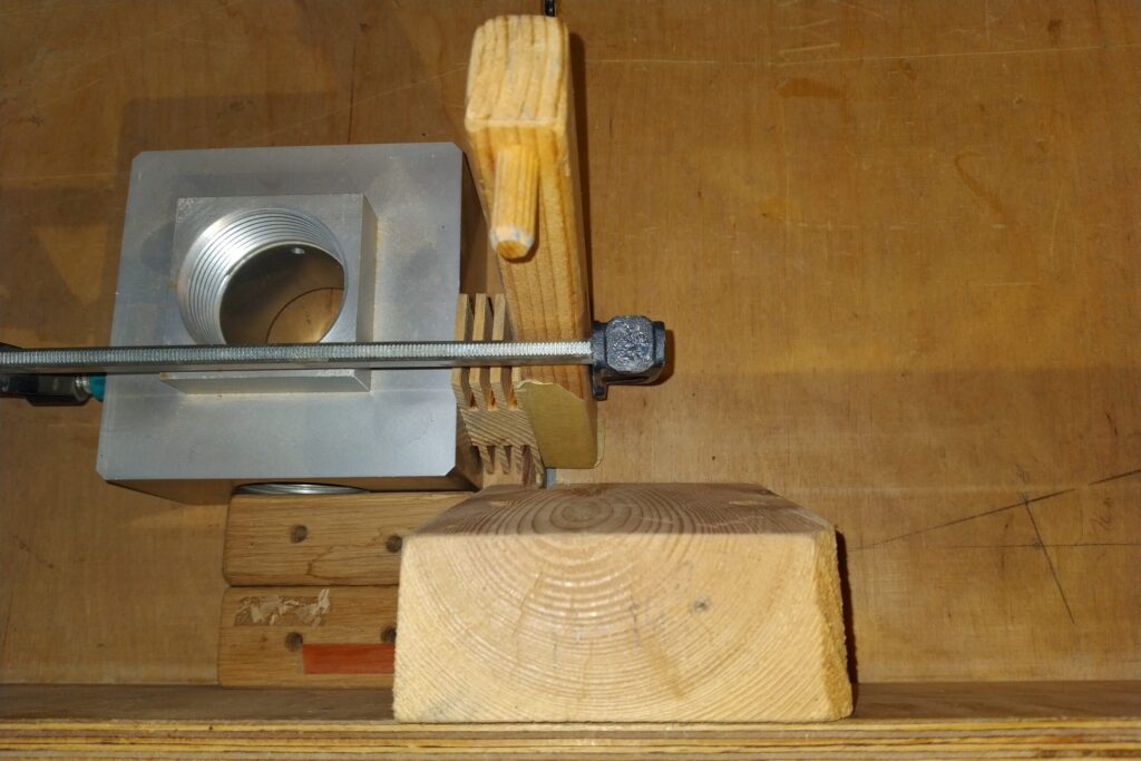 Eoncrafts bedside lamp horizontal leg under the correct angle to cut the finger joint