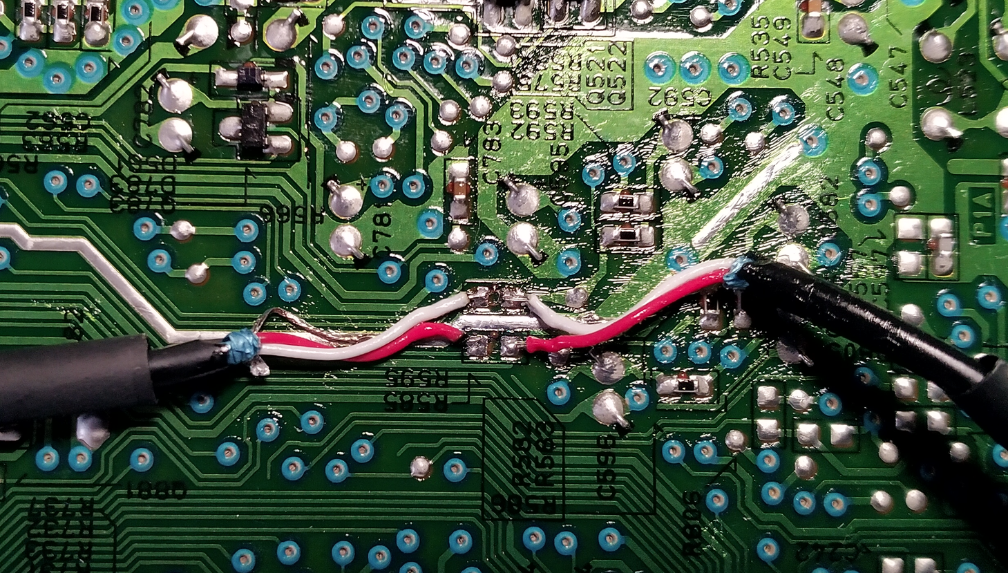 Eoncrafts adding Aux-in to car stereo - soldering the shielded wire